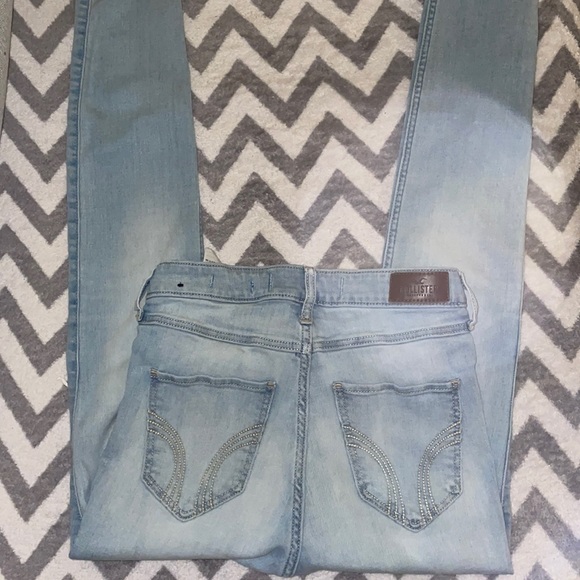 Light Washed Blue Hollister Jeans - Picture 3 of 3
